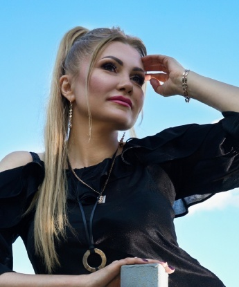 Живу в Москве и всегда готова порадовать тебя своими услугами.
💃 У меня широкий спектр возможностей: от классического массажа и эротической игры до более экстравагантных фантазий. Обладаю безупречной внешностью и чувственной натурой, что позволит нам наслаждаться каждым мгновением вместе.
💋 Фото в моем профиле говорят сами за себя - я спокойно могу стать твоей идеальной компаньонкой на любое мероприятие или просто провести сладкое время вдвоем.
✨ Благодарна своим клиентам за положительные отзывы, которые подтверждают мои навыки и стиль обслуживания. Так что смело запишись со мной и позволь себе окунуться в мир наслаждения и удовольствия. Жду тебя, чтобы создать особое волшебство в Москве! 💫 Софья